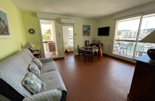 La Faviere Apartment | SPACIOUS 2 BEDROOM APARTMENT, PORT VIEW
