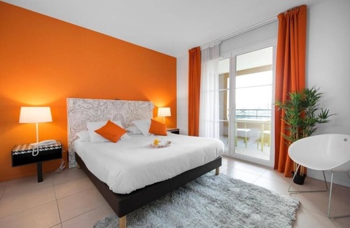 Mougins Hotel | Spacious 2BR Duplex overlooking Green Parklands | Unwind in the Onsite Sauna