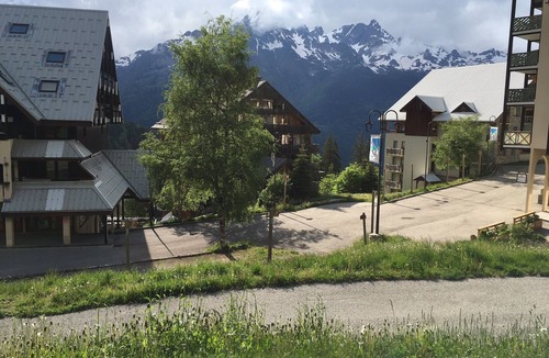 Oz-en-Oisans Apartment | Spacious and pleasant 62 m2 apartment in a family resort