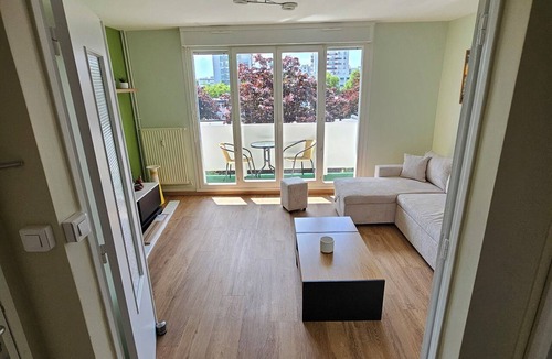 Bellevue Apartment | Spacious apartment - Completely renovated - 50 meters from the tram - Shops - 10 minutes from downtown