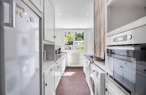 La Panouse Apartment | Spacious Apartment for 8 Guests with Wi-Fi in La Rouvière, Marseille