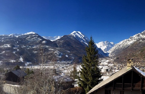 Vallouise Ski Chalet | Spacious chalet with panoramic view of the Ecrins Park peaks