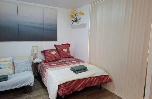 Saint Maurice Bed & Breakfast | SPACIOUS, COMFORTABLE, SELF-CONTAINED STUDIO APARTMENT WITH BATHROOM AND TOILET, NICE PRIVATE TERRACE