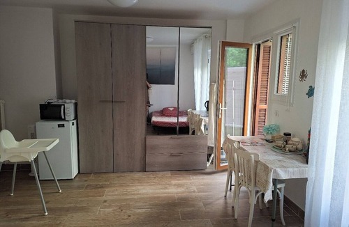 Saint Maurice Bed & Breakfast | SPACIOUS, COMFORTABLE, SELF-CONTAINED STUDIO APARTMENT WITH BATHROOM AND TOILET, NICE PRIVATE TERRACE