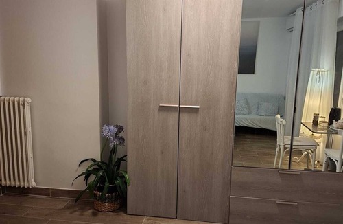Saint Maurice Bed & Breakfast | SPACIOUS, COMFORTABLE, SELF-CONTAINED STUDIO APARTMENT WITH BATHROOM AND TOILET, NICE PRIVATE TERRACE