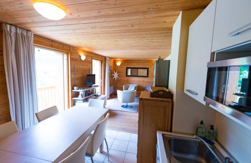 Monetier-les-Bains Apartment | Spacious 3-bedroom apartment, balcony, fully equipped kitchen