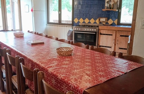 Monetier-les-Bains Ski Chalet | Spacious 6-room chalet with fireplace, BBQ, near slopes, private parking