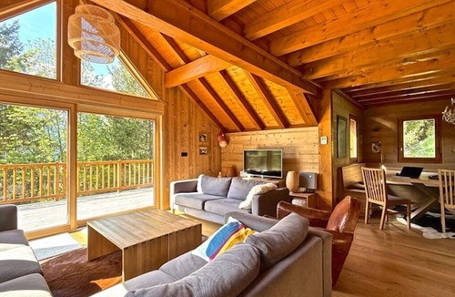 Oz Ski Chalet | Spacious Luxury Chalet | Alpe d'Huez Ski Area | Sleeps 14 | Mountain Views