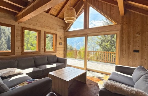 Oz Ski Chalet | Spacious Luxury Chalet | Alpe d'Huez Ski Area | Sleeps 14 | Mountain Views