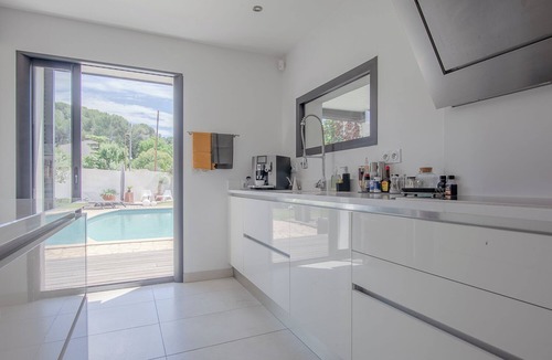 Ventabren Villa | Spacious Modern Villa with Pool in Ventabren