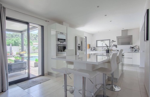Ventabren Villa | Spacious Modern Villa with Pool in Ventabren