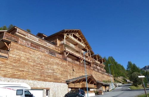 Isola Apartment | Spacious Mountain Apartment with Ski-In/Ski-Out, Balcony & Garage