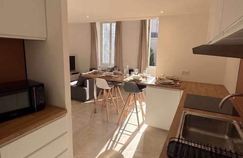 Faubourg Apartment | Spacious renovated apartment in the heart of Nîmes