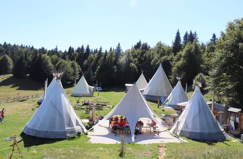 Montcel RV Rental | Spacious tipi 7 beds