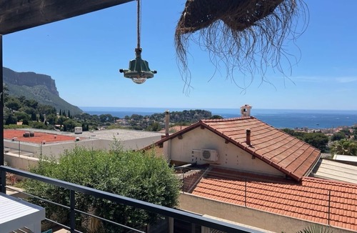 Cassis Apartment | Spacious triplex sea view with terrace and garden 10 minutes from the port beach