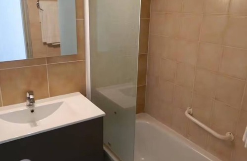 Sud Hotel | Spacious Unit Close to Cezanne's Studio & Fondation Vasarely, Aix-en-Provence