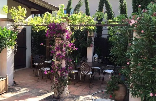 Porquerolles Villa | Spacious villa just a stone's throw from the village center and the sea
