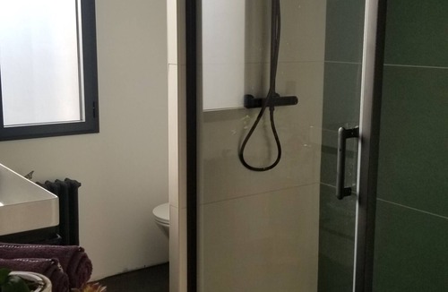 Ouest Bed & Breakfast | Stay in Le Mans: B&B with private shower room and free parking