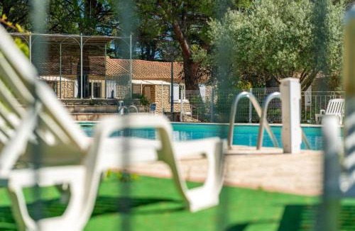 La Roque-sur-Pernes House | Stone villa in the heart of Provence