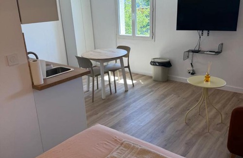La Verpilliere Apartment | Studio Ô Maé proche Village Outlet - Aéroport - St-Quentin-Fallavier