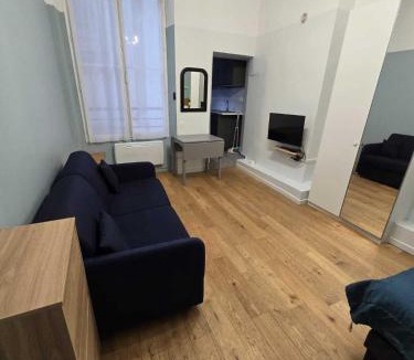 Bonne-Nouvelle Apartment | Studio Aboukir 1