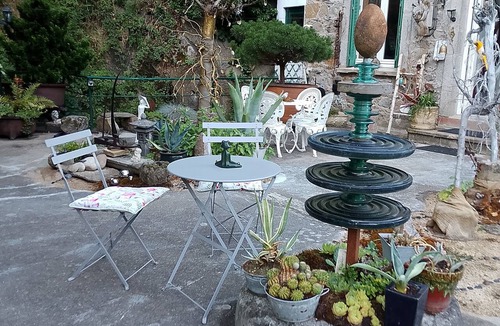 Olliergues Apartment | Studio Aménagé Avec Grande Terrasse et vue sur la Rivière la Dore