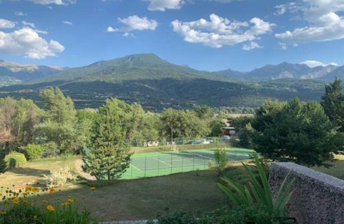 Embrun Apartment | studio by the lake, at the foot of the ski resort