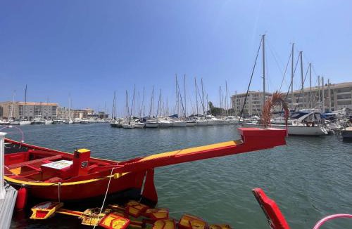 Frejus Plage Apartment | Studio cabine à 200m de Port Fréjus, plage, commerces, terrasse, 4 couchages, ménage inclus - FR-1-226A-31