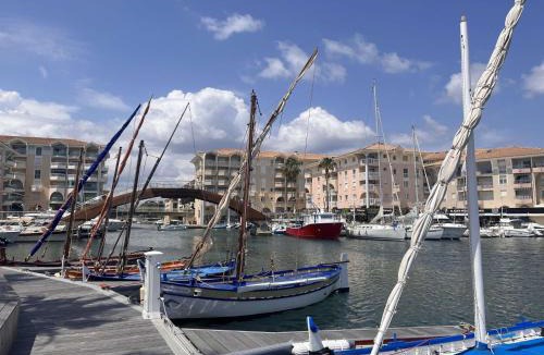 Frejus Plage Apartment | Studio cabine à 200m de Port Fréjus, plage, commerces, terrasse, 4 couchages, ménage inclus - FR-1-226A-31