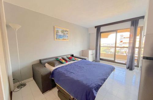 Frejus Plage Apartment | Studio cabine à 200m de Port Fréjus, plage, commerces, terrasse, 4 couchages, ménage inclus - FR-1-226A-31