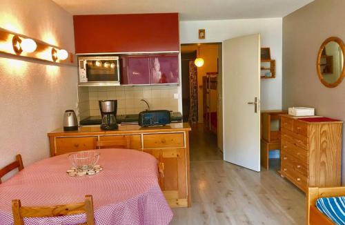 Villard-de-Lans Apartment | Studio cabine avec balcon, proche centre de Villard-de-Lans - FR-1-515-98