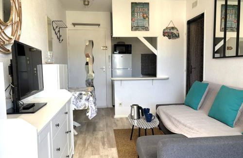 La Faviere Apartment | Studio cabine 4 couchages à Bormes-les-Mimosas avec climatisation et parking - FR-1-251-864