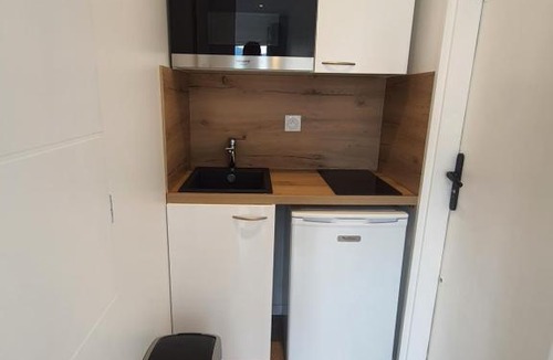 Saint-Martin-d'Heres Apartment | Studio calme dans villa habitée, parking privé et gratuit