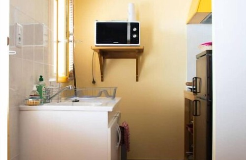 Brive-la-Gaillarde Apartment | Studio Calme Chaleureux