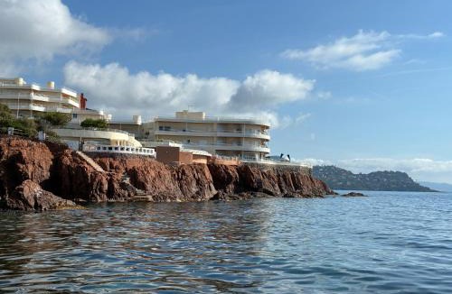 Le Trayas Apartment | Studio calme vue mer pieds dans l'eau