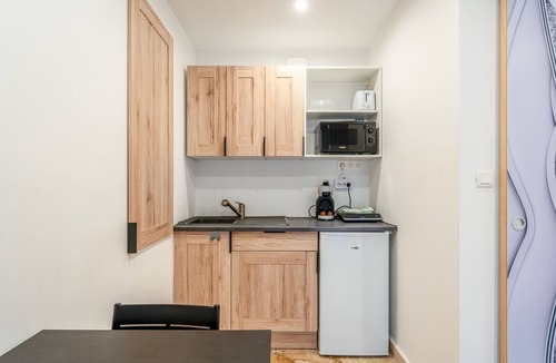 Robion Apartment | Studio 'Canto Cigalo Rdc 1' with Wi-Fi and Air Conditioning