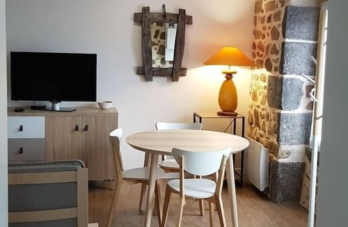 Saint-Genes-Champanelle Apartment | Studio Chaleureux, 5mn Chaine des Puys