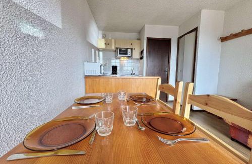 Notre-Dame-de-Bellecombe Apartment | Studio cosy à 50m des pistes, balcon, parking, casier à skis, proche village et école de ski - FR-1-595-11
