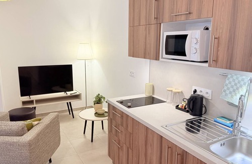Aubenas Apartment | Studio-Ensuite with Shower