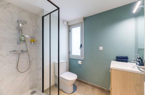 Villeurbanne Apartment | Studio face INSA Villeurbanne, WiFi, bureau dédié, garage, tram T1