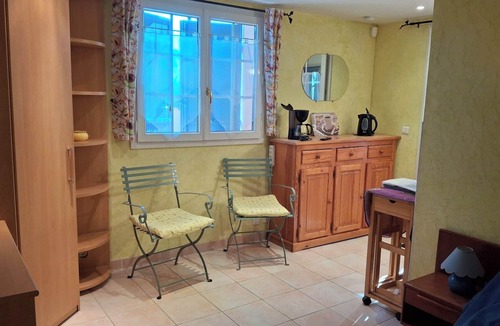 Pierrefeu-du-Var Apartment | Studio near HYÈRES promotion - 20.% in August