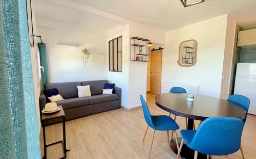 Giens Apartment | Studio Presqu'île de Giens - vue mer - Porquerolles - VILLAGE