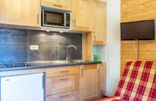 Meribel-Mottaret Apartment | Studio rénové avec balcon à Méribel, idéal pour vacances ski - FR-1-355-76