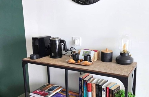 Eguilles Apartment | "Studio Vert": the spirit of a Provençal forest