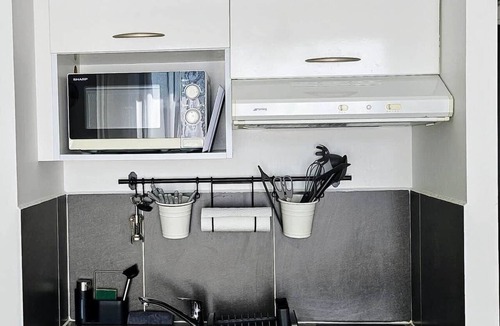 Eguilles Apartment | "Studio Vert": the spirit of a Provençal forest