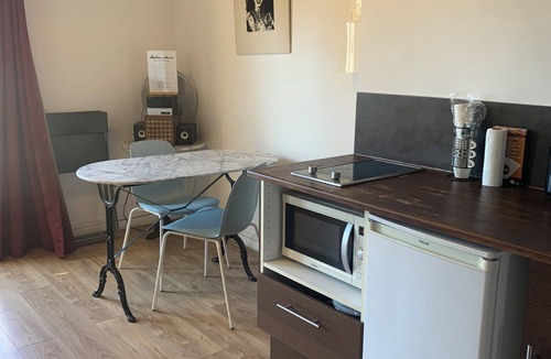 Opera Apartment | Studio with balcony in the heart of the old town (& 3min walk from the old port)