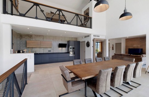 Les Adrets-de-l'Esterel House | Stunning Modern Corian Villa with All Comforts in the Heart of the Estérel Mountains