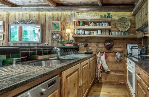 Val-d'Isere Apartment | Stunning High-End Mountain Apartment with Refined Charm in Val-d'Isère