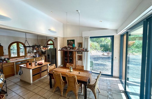 Esparron-de-Verdon House | Stunning lake views & modern comforts – Provence-style house with a terrace overlooking the lake
