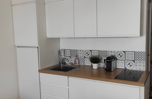 Carnon-Plage Apartment | Stunning one-bedroom apartment with ocean views, 50 m from the beach, 50 m from the harbor, air conditioning, Wi-Fi, TV